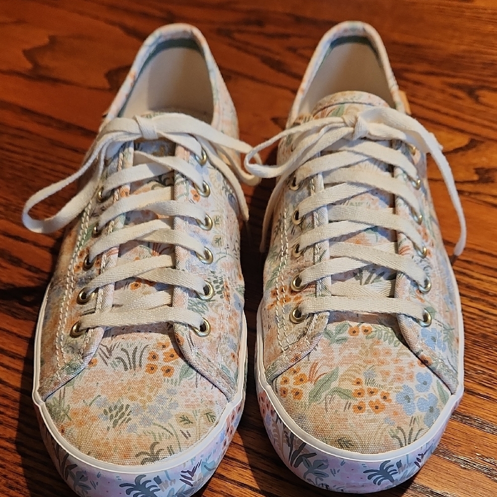 Cream Floral Sneakers with Rubber Sole